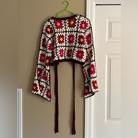 NWOT Mi Ami Pink and White Quilted Crocheted Pattern Tie Front Cardigan - Picture 2 of 3